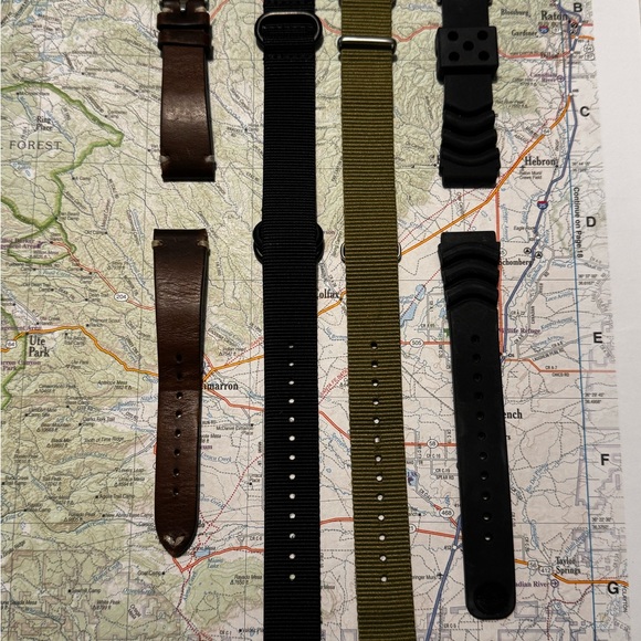 Seiko SKX013 Mid-size Diver’s Watch - Picture 4 of 6